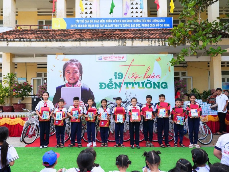 Hình ảnh các loài cá kích thước trung bình và sứa trong trò bắn cá tại sao 789