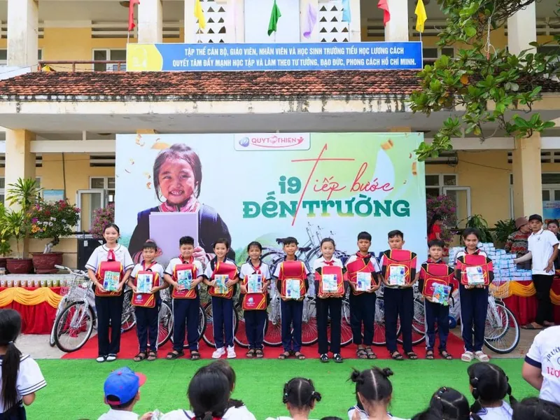 Hình ảnh các loài cá kích thước trung bình và sứa trong trò bắn cá tại sao 789