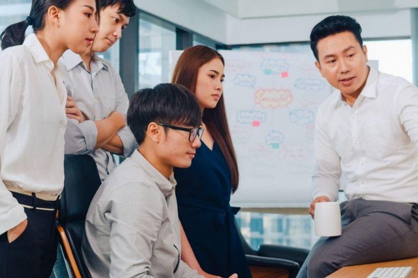 Người chơi đang xem xét các công cụ kiểm soát tại sao 789